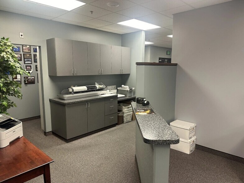 8570-8608 Utica Ave, Rancho Cucamonga, CA à vendre - Photo intérieure – Image 2 sur 9