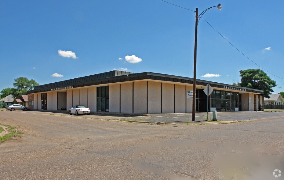 812 W 8th St, Plainview, TX à louer - Photo de l’immeuble – Image 1 sur 7