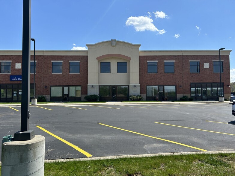 Holly Rd, Grand Blanc, MI à louer - Photo de l’immeuble – Image 3 sur 8
