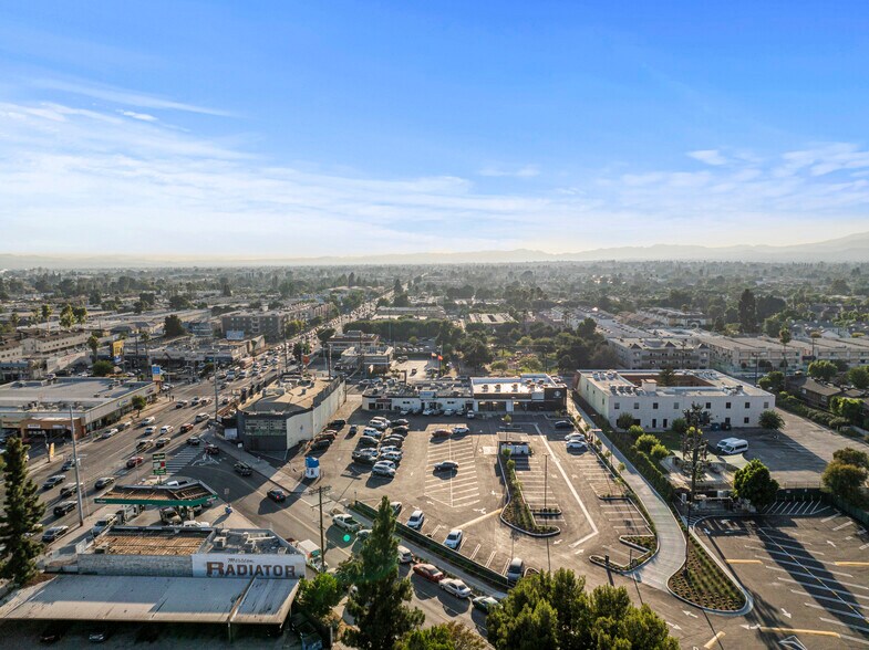 9110 Van Nuys Blvd, Panorama City, CA à louer - Photo de l’immeuble – Image 3 sur 15