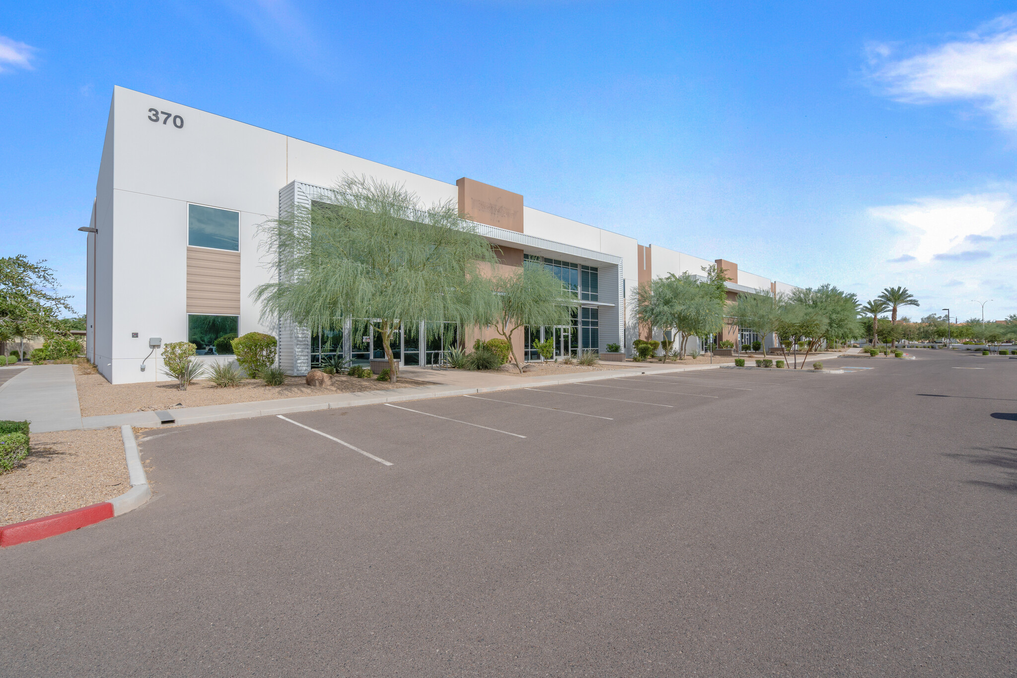 370 N Juniper Dr, Chandler, AZ à louer Photo de l’immeuble– Image 1 sur 9