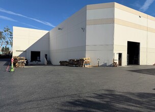 7927 Orion Ave, Van Nuys, CA à louer Photo de l’immeuble– Image 1 sur 4