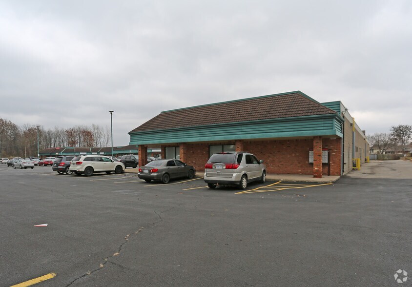 6080 Mcleod Rd, Niagara Falls, ON à louer - Photo principale – Image 1 sur 3