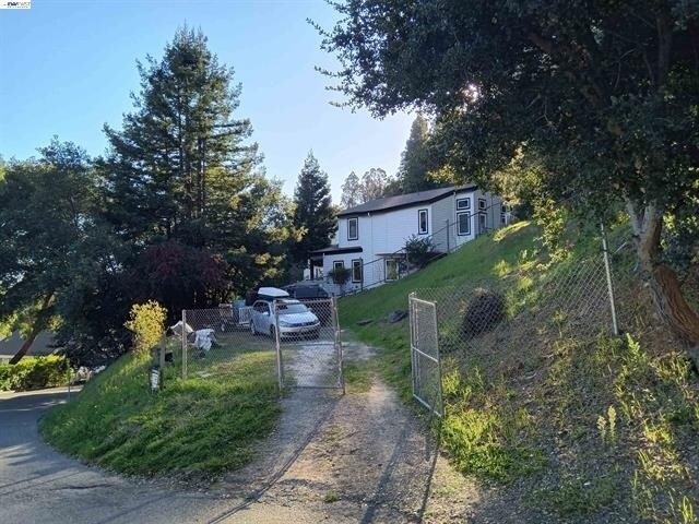 6971 Bristol dr, Berkeley, CA à vendre - Photo principale – Image 1 sur 1