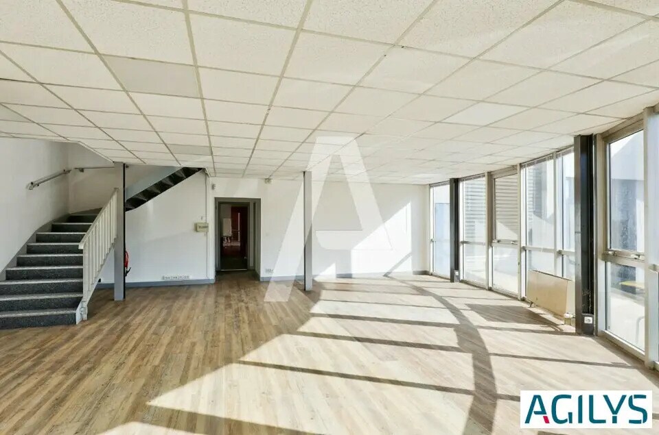 Local d’activités dans Fontenay-sous-Bois à louer Photo de l’immeuble– Image 1 sur 11