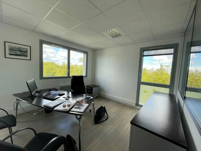 Bureau dans Vannes à vendre - Photo de l’immeuble – Image 2 sur 3