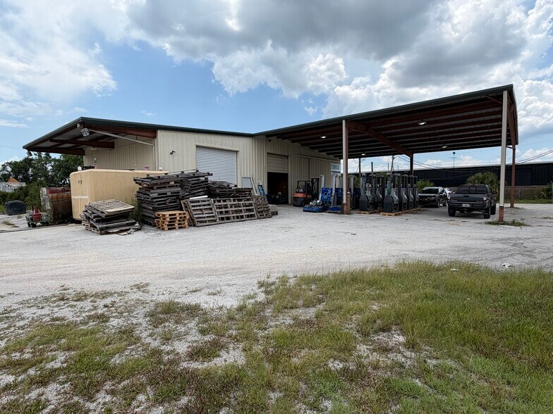 325 Dane Ln, Longwood, FL à louer - Photo de l’immeuble – Image 2 sur 12