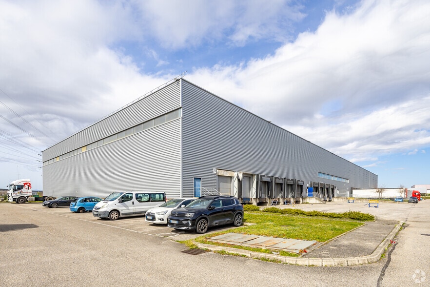 30 Rue Du Traité De Rome, Mions à louer - Photo principale – Image 3 sur 4