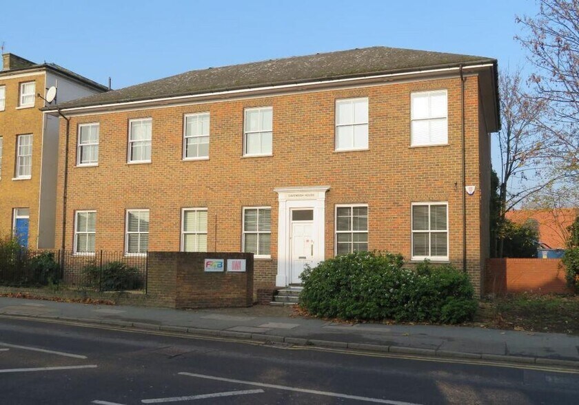 5 The Avenue, Egham à louer - Photo de l’immeuble – Image 2 sur 9