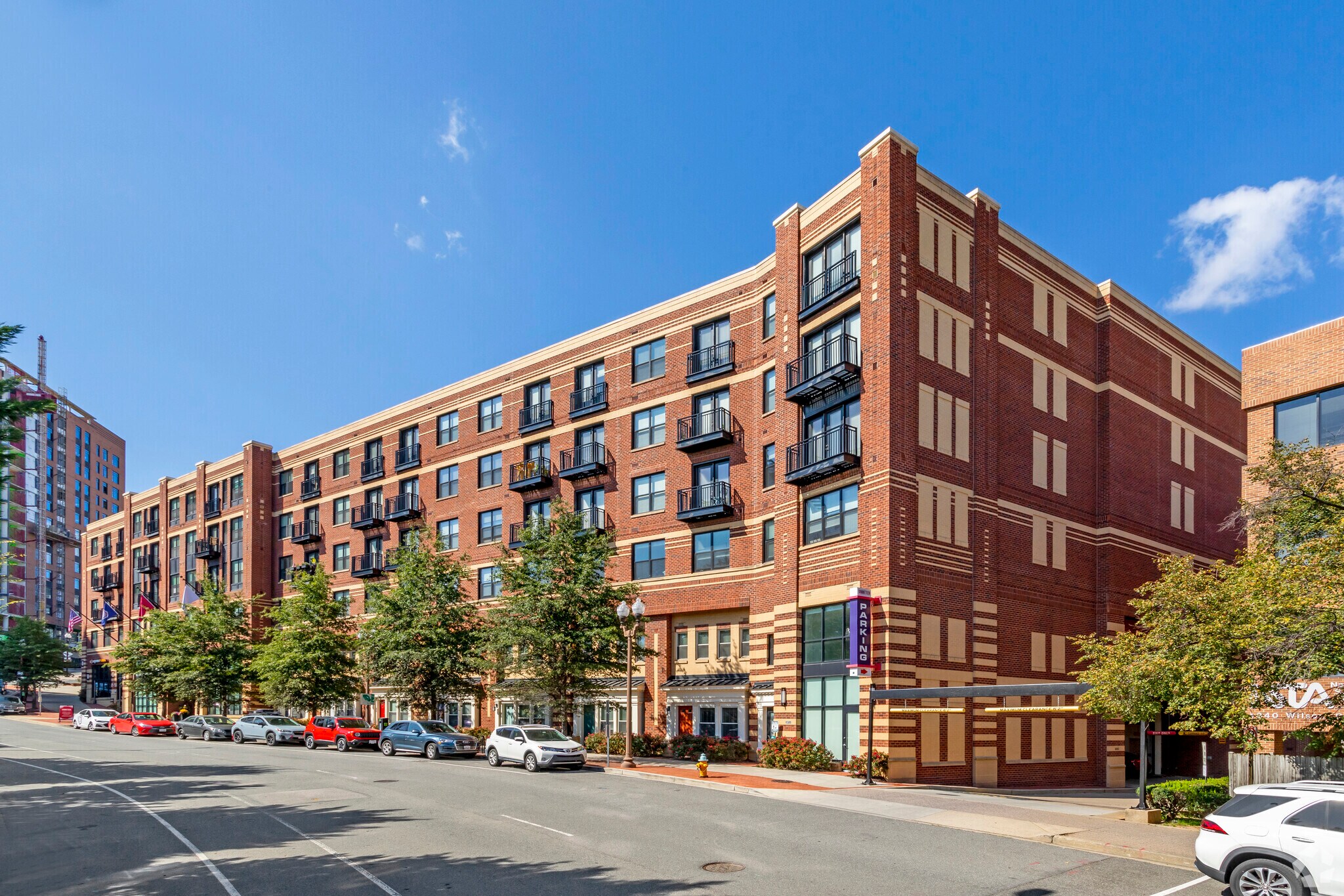 1919 Clarendon Blvd, Arlington, VA à louer Photo principale– Image 1 sur 43