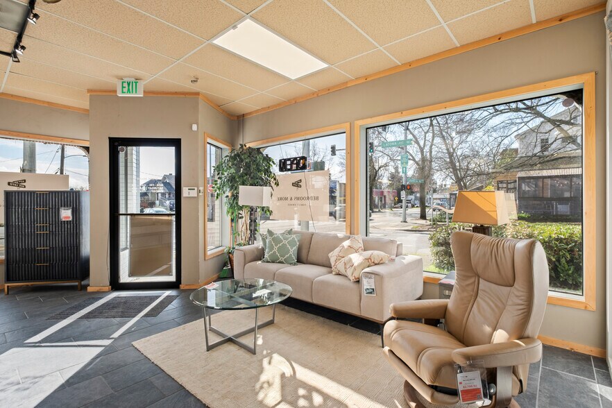 300 NE 45th St, Seattle, WA à vendre - Photo intérieure – Image 3 sur 11