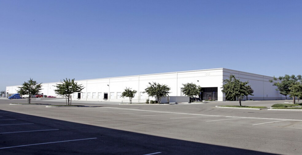 9860 Ferguson Ave, Visalia, CA à louer - Photo de l’immeuble – Image 2 sur 5