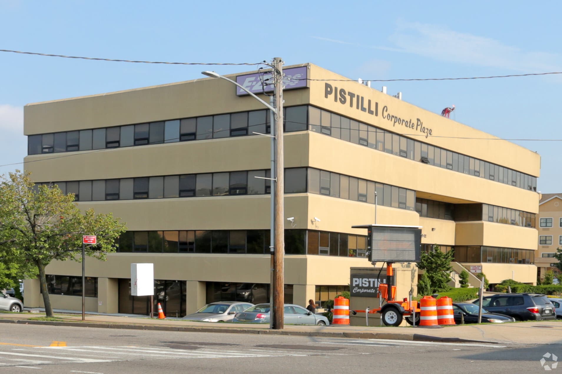 1902 Whitestone Expy, Flushing, NY à louer Photo principale– Image 1 sur 4