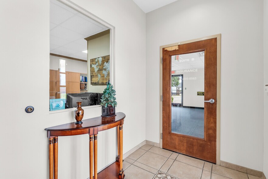 1801 Precinct Line Rd, Hurst, TX à louer - Photo de l’immeuble – Image 3 sur 24