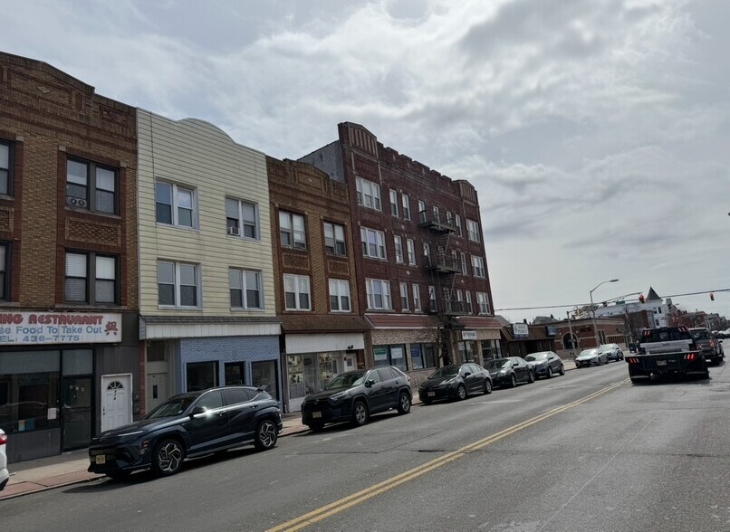 872 Broadway, Bayonne, NJ à vendre - Photo de l’immeuble – Image 2 sur 26