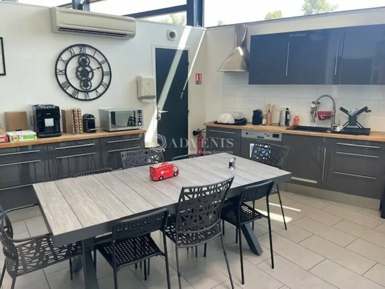 Bureau dans Bussy-Saint-Martin à louer - Photo de l’immeuble – Image 3 sur 8