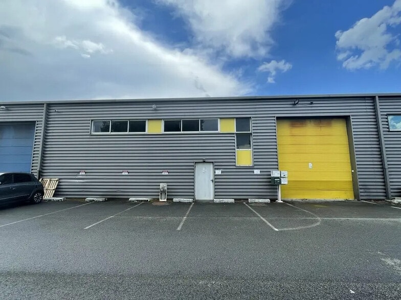 Local d’activités dans Yvrac à louer - Photo de l’immeuble – Image 1 sur 9