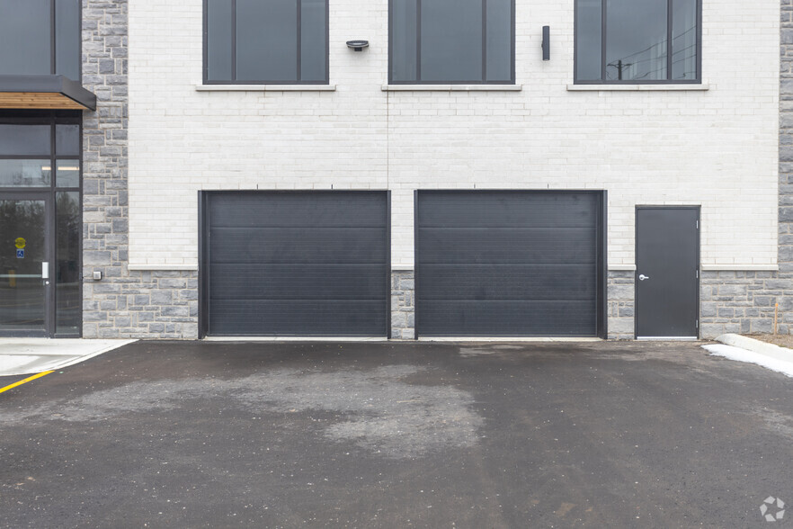 2415 University Ave, Woolwich, ON à louer - Photo de l’immeuble – Image 2 sur 2