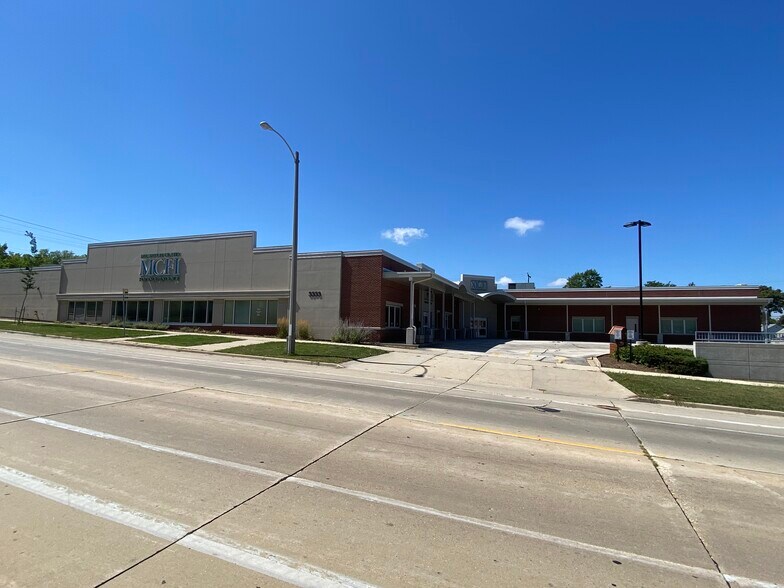 3333 S Howell Ave, Milwaukee, WI à vendre - Photo de l’immeuble – Image 2 sur 18