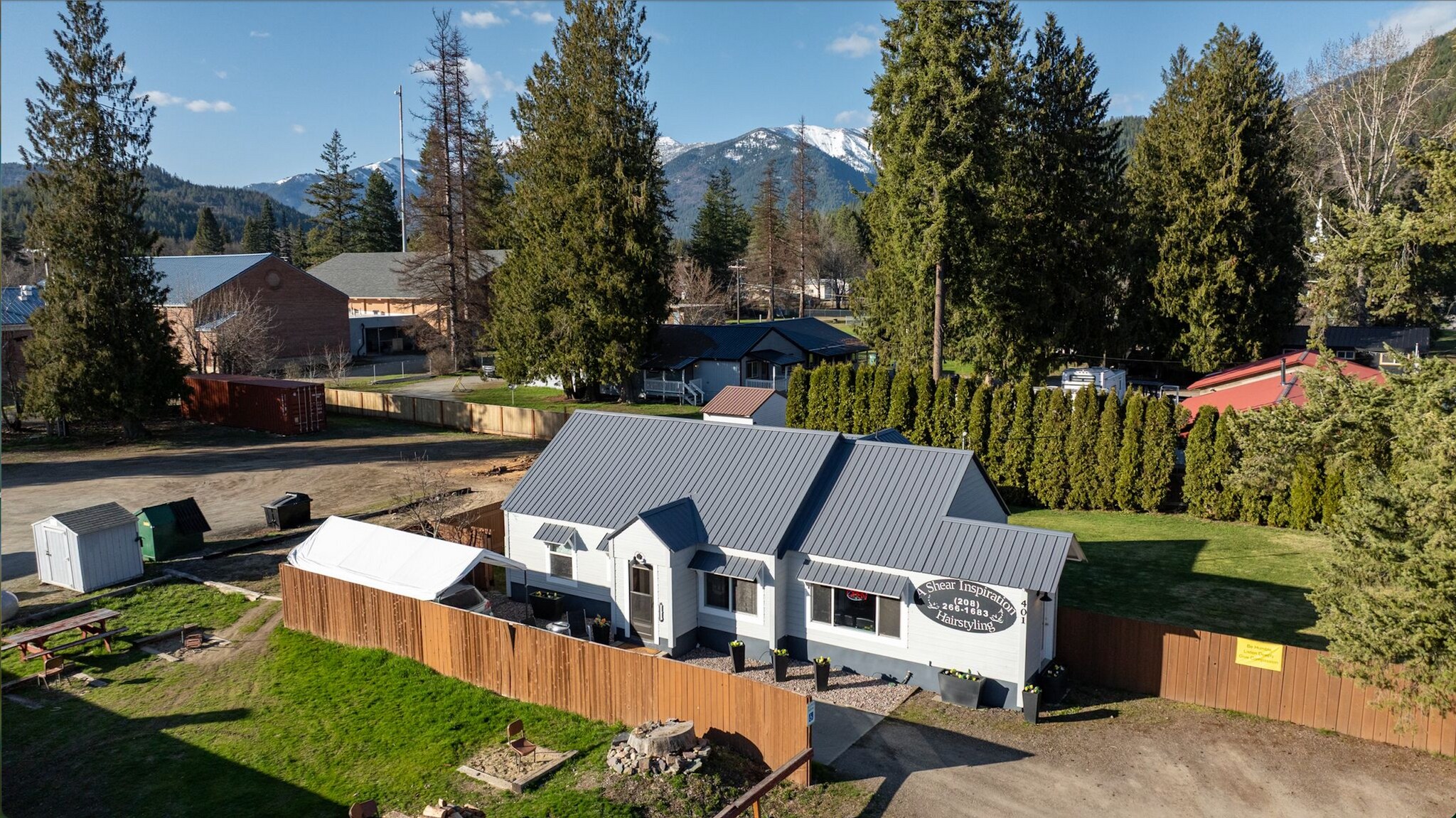 401 N Stephen St, Clark Fork, ID à vendre Photo principale– Image 1 sur 36