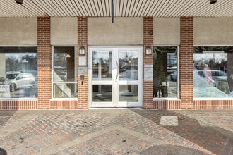 2039 Robertson Rd, Ottawa, ON à louer Photo intérieure– Image 2 sur 7