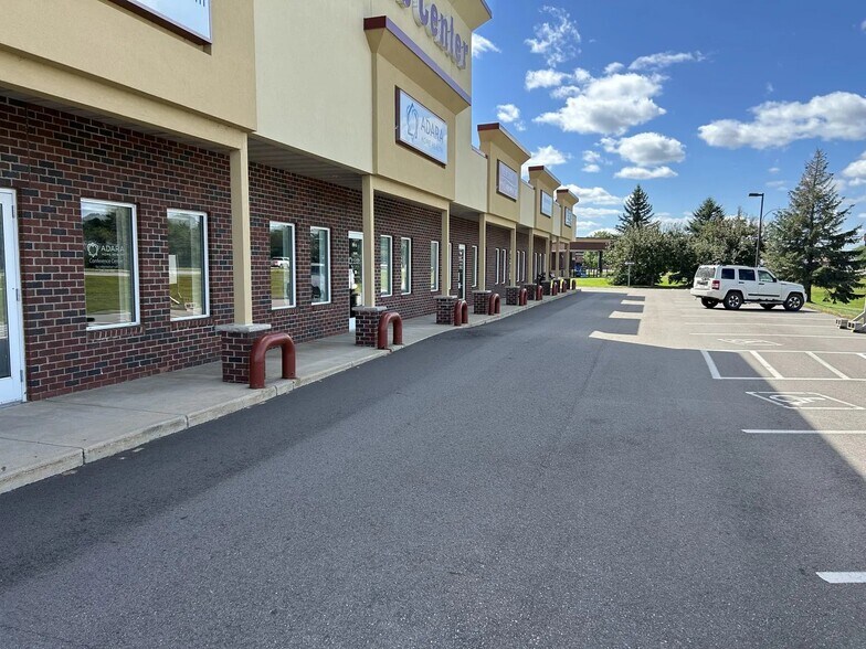 710 E County Road 75, Saint Joseph, MN à louer - Photo de l’immeuble – Image 2 sur 3