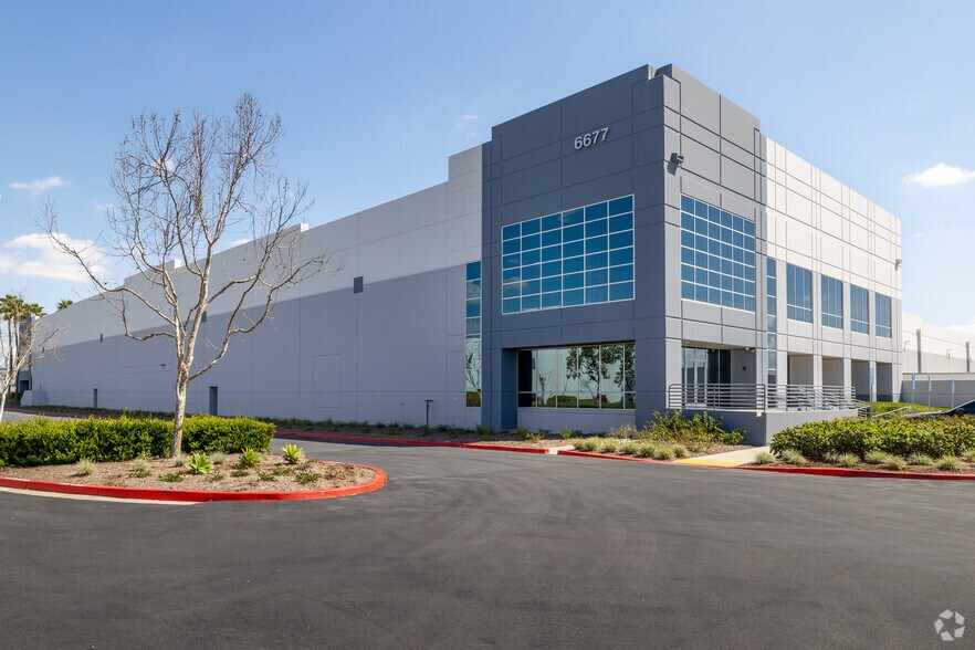 2358 Cottonwood Ave, Riverside, CA à louer - Photo de l’immeuble – Image 3 sur 5
