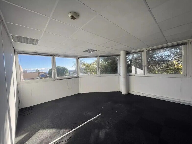Bureau dans Villeneuve-Loubet à louer - Photo de l’immeuble – Image 2 sur 15