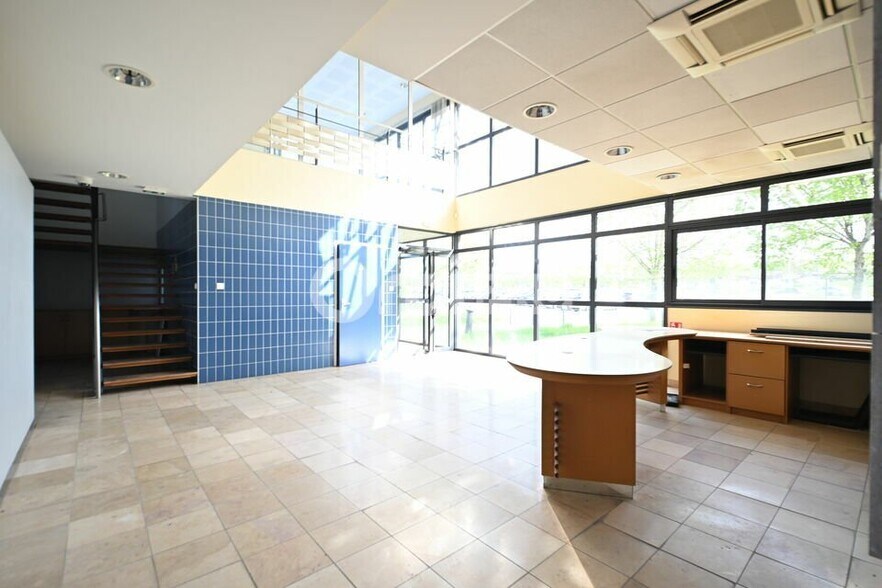 215 Avenue D'Alembert, Torcy à louer - Photo intérieure – Image 2 sur 12