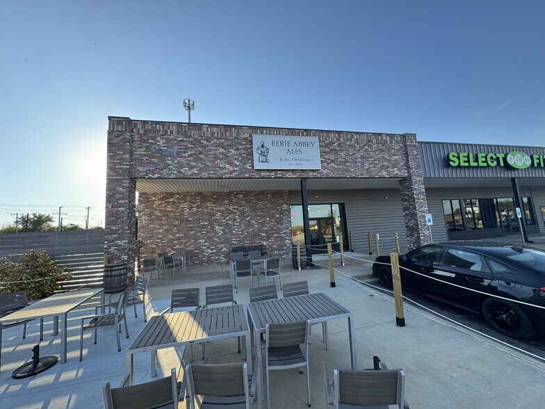 714-738 W Main St, Jenks, OK à louer - Photo de l’immeuble – Image 1 sur 7