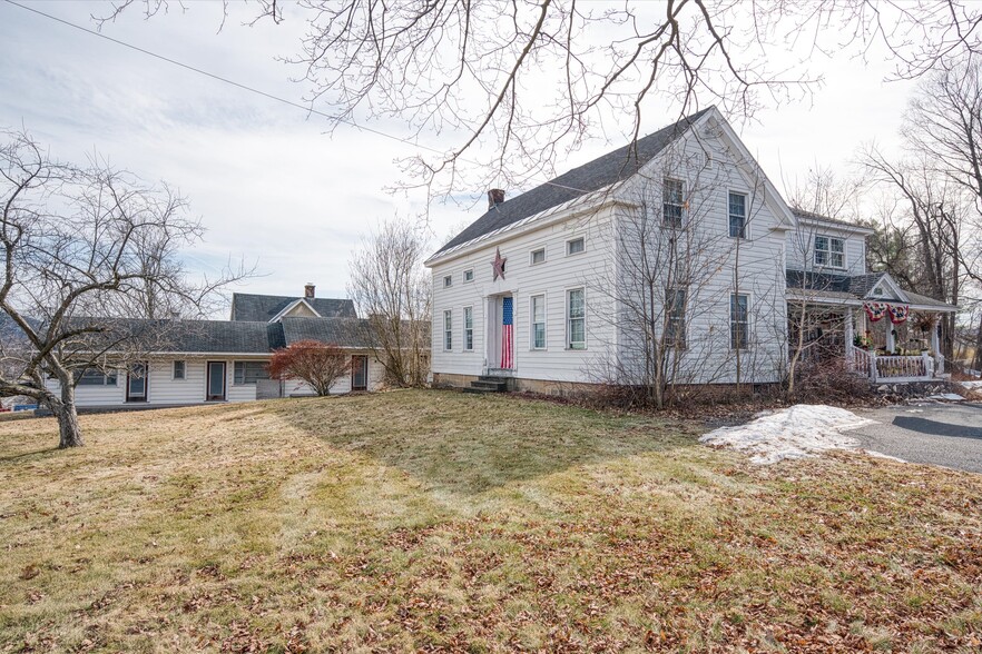 1053 Wicker St, Ticonderoga, NY à vendre - Photo principale – Image 1 sur 84