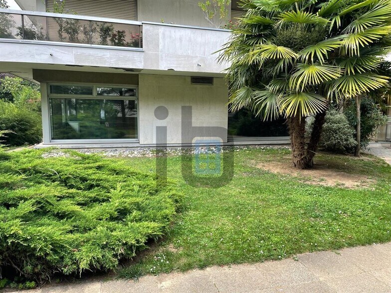 Bureau dans Neuilly-sur-Seine à louer - Photo de l’immeuble – Image 3 sur 6
