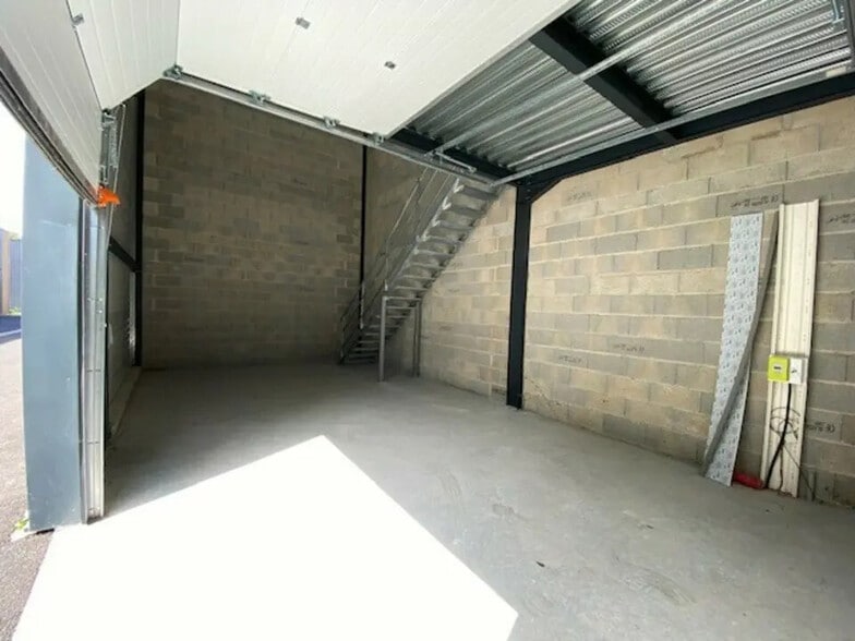 Local d’activités dans Audenge à louer - Photo de l’immeuble – Image 2 sur 5