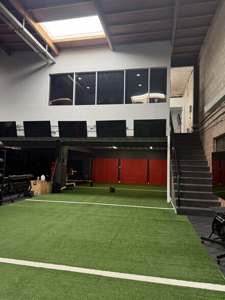 236 California St, El Segundo, CA à louer - Photo de l’immeuble – Image 2 sur 3