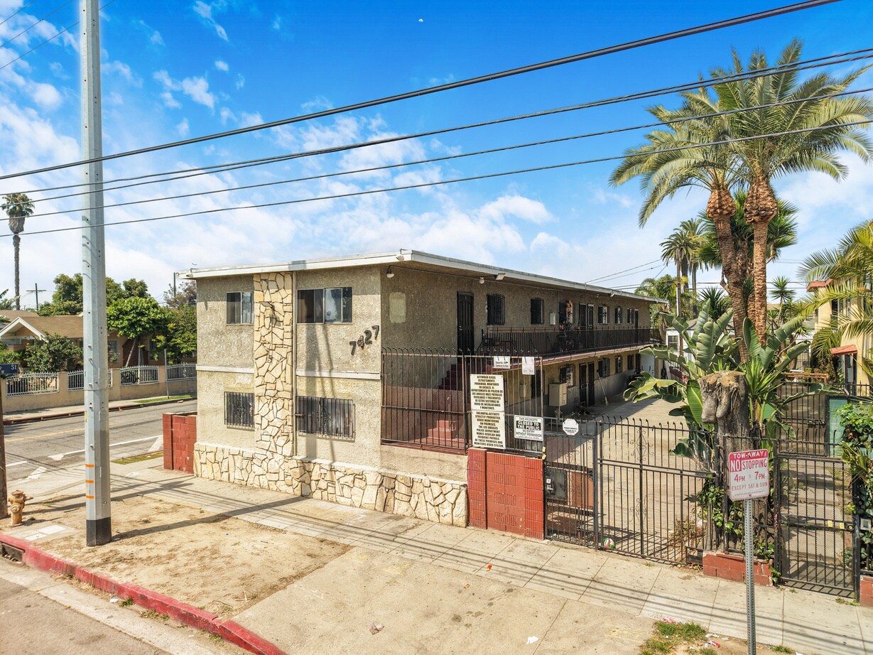7427 S Figueroa St, Los Angeles, CA à vendre Photo de l’immeuble– Image 1 sur 8