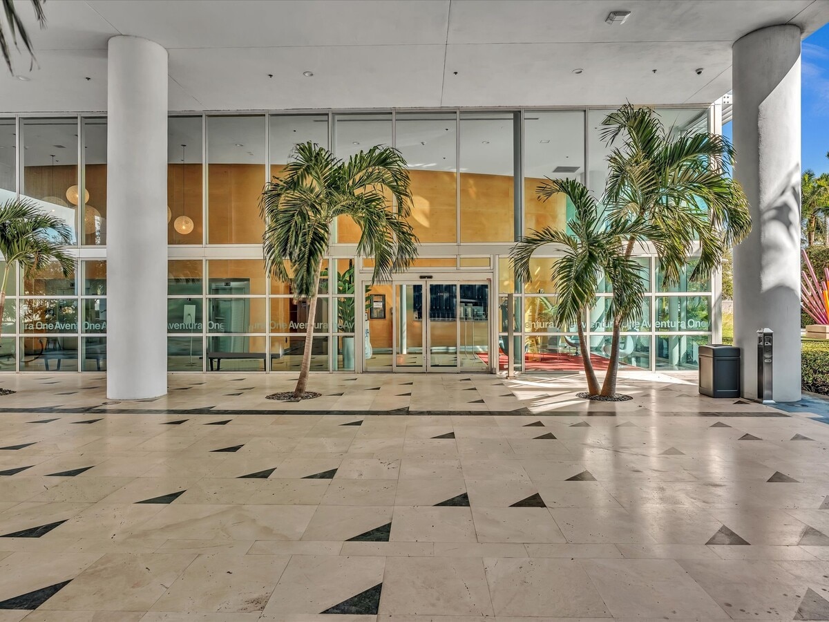 20900 NE 30th Ave, Aventura, FL 33180 - Lot 207 - - Photo intérieure - Image 2 of 21