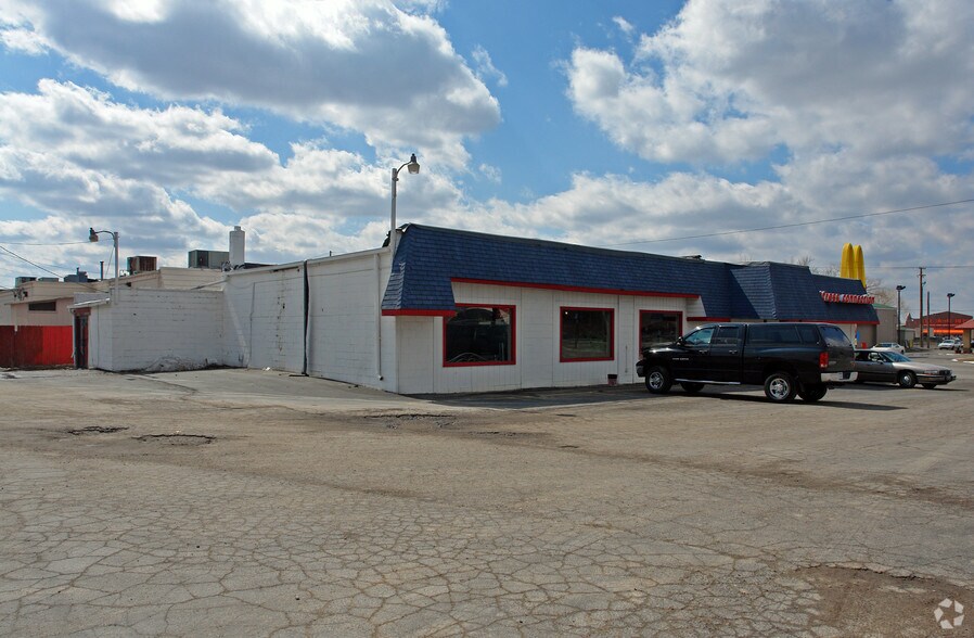 491 S Main St, Lapeer, MI à louer - Photo de l’immeuble – Image 3 sur 3