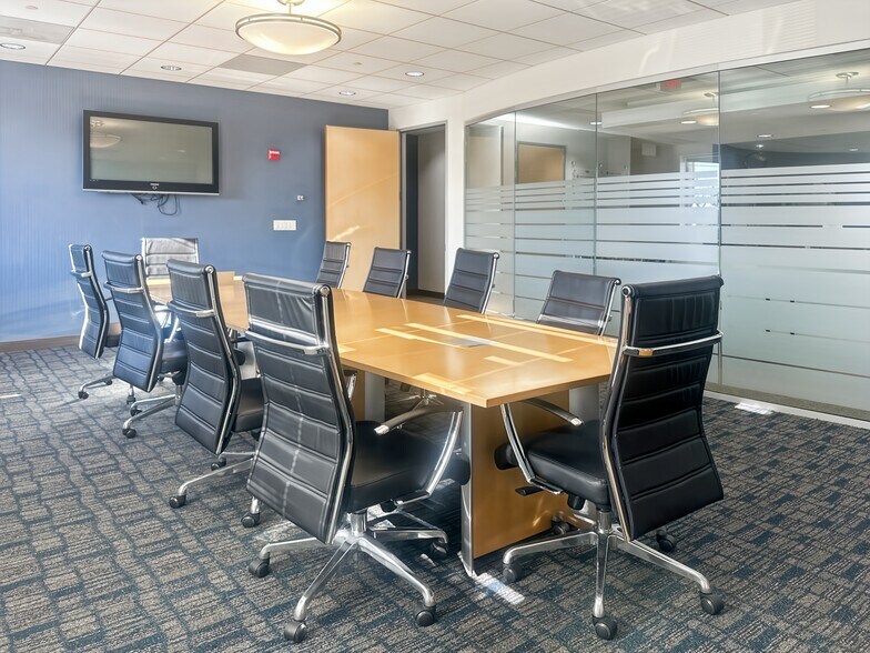 3333 Warrenville Rd, Lisle, IL à louer - Hall d’entrée – Image 3 sur 20