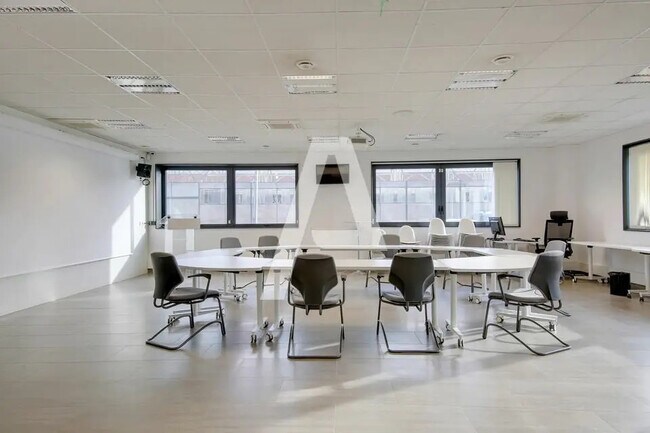 Plus de détails pour Local d'activités à louer