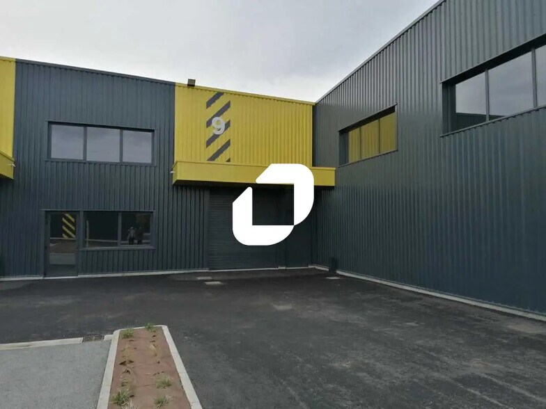 Local d’activités dans Frans à louer - Photo de l’immeuble – Image 1 sur 14