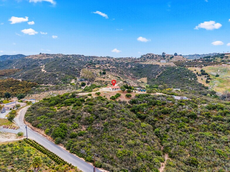2389 Eric Rd, Fallbrook, CA à vendre - Photo de l’immeuble – Image 3 sur 56