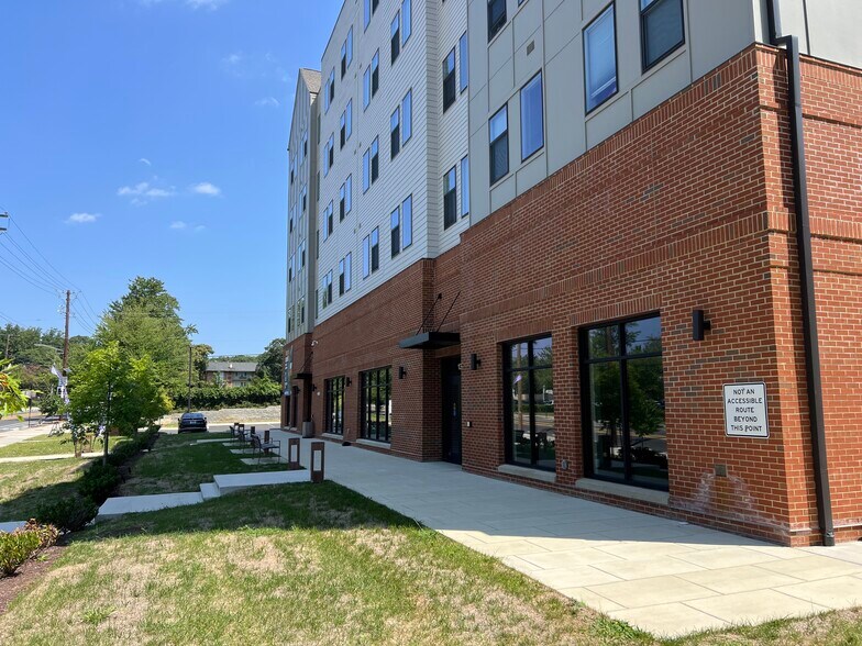 4550 Wheeler Hills Rd, Oxon Hill, MD à louer - Photo de l’immeuble – Image 2 sur 7