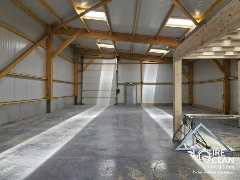 Local d’activités dans La Plaine-sur-Mer à louer - Photo de l’immeuble – Image 2 sur 9