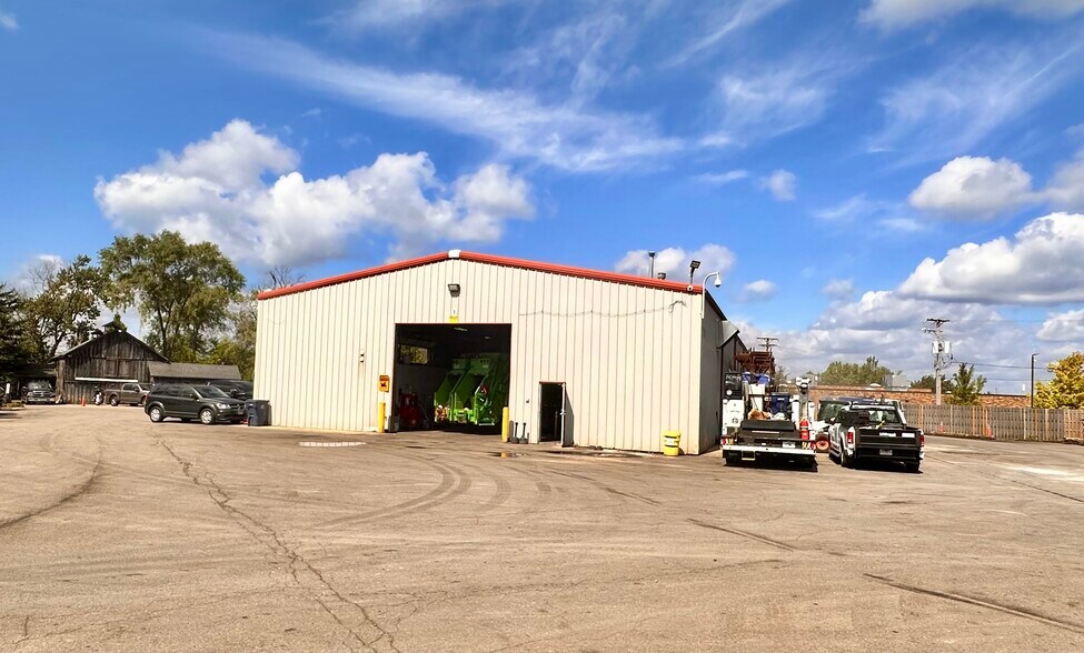 1350 N Old Rand Rd, Wauconda, IL à louer - Photo de l’immeuble – Image 3 sur 10