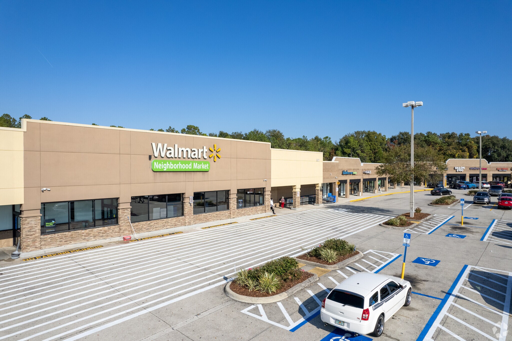 8011 Merrill Rd, Jacksonville, FL à louer Photo principale– Image 1 sur 6