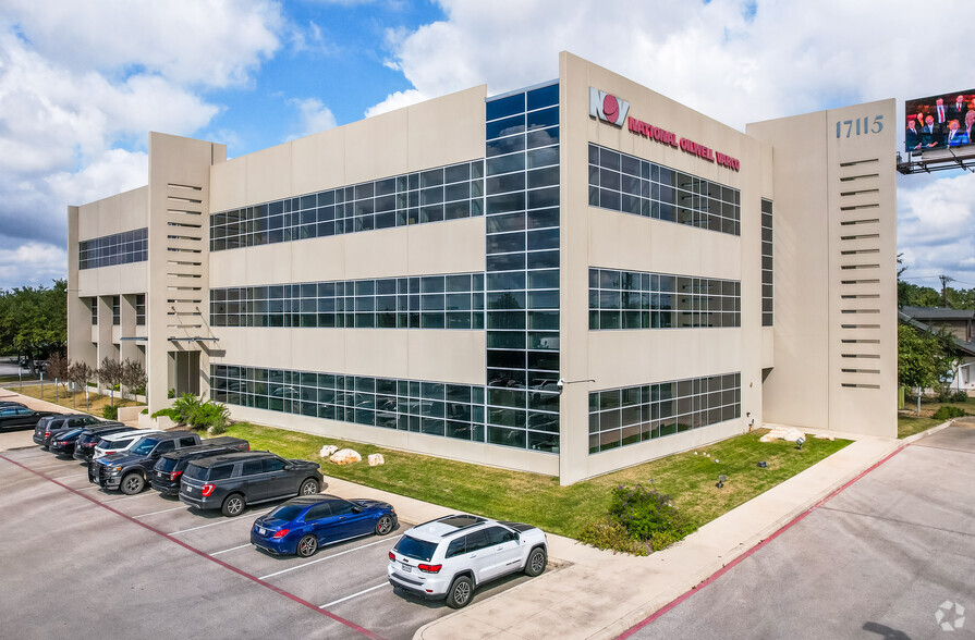17115 San Pedro Ave, San Antonio, TX à louer - Photo de l’immeuble – Image 2 sur 14