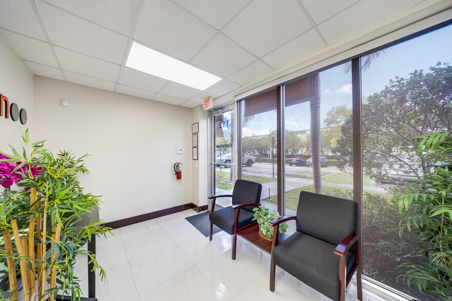 12601 NW 115th Ave, Medley, FL à louer - Photo de l’immeuble – Image 2 sur 20