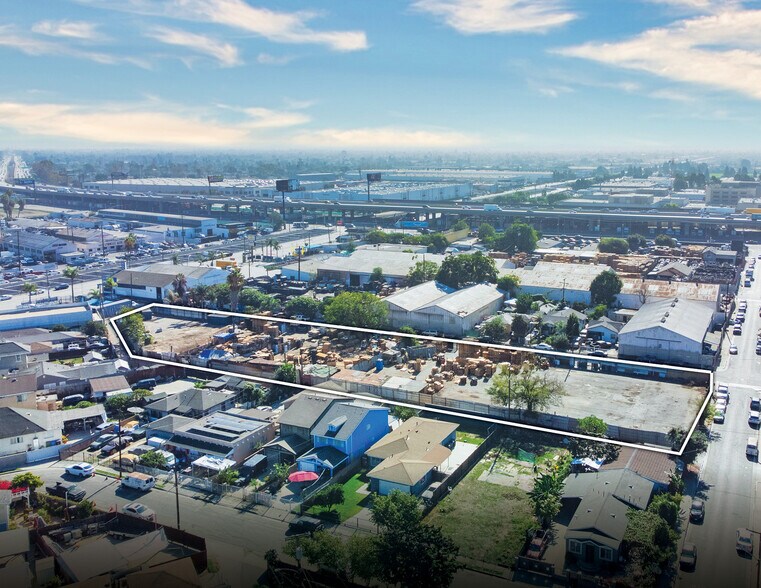 2521-2535 E 114th St, Los Angeles, CA à louer - Photo de l’immeuble – Image 2 sur 4