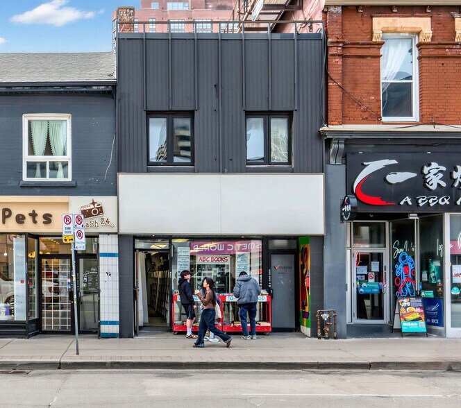 662 Yonge St, Toronto, ON à louer - Photo de l’immeuble – Image 2 sur 2