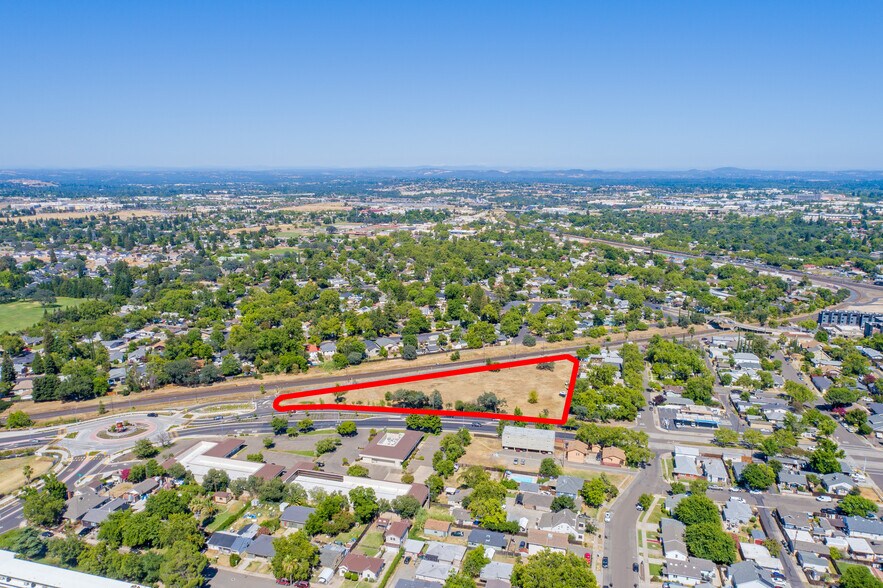 845 Lincoln St, Roseville, CA à vendre - Photo de l’immeuble – Image 3 sur 7